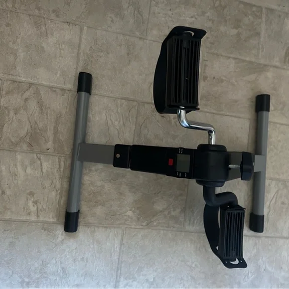 Compact Exercise Pedal Machine - Picture 2 of 4